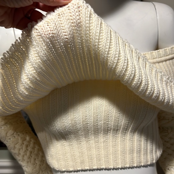 💋Philosophy Di Lorenzo Serafini cropped Off Shoulder HandKnit Sweater in Natural - Picture 3 of 13